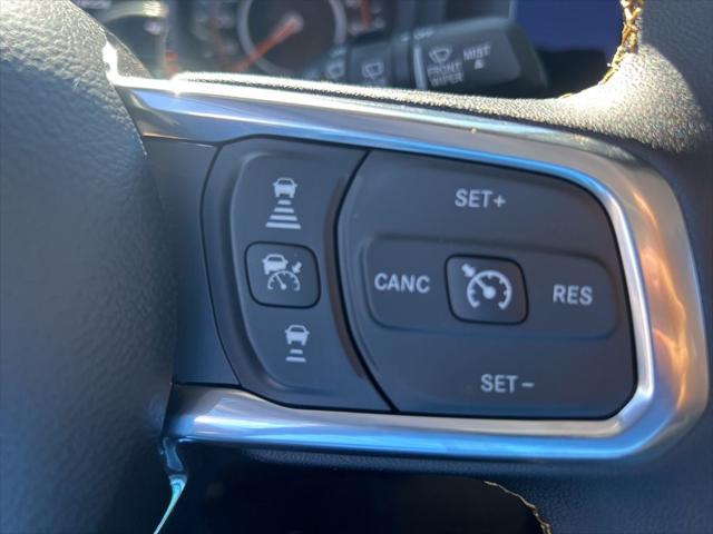 2025 Jeep Wrangler Sahara photo 35