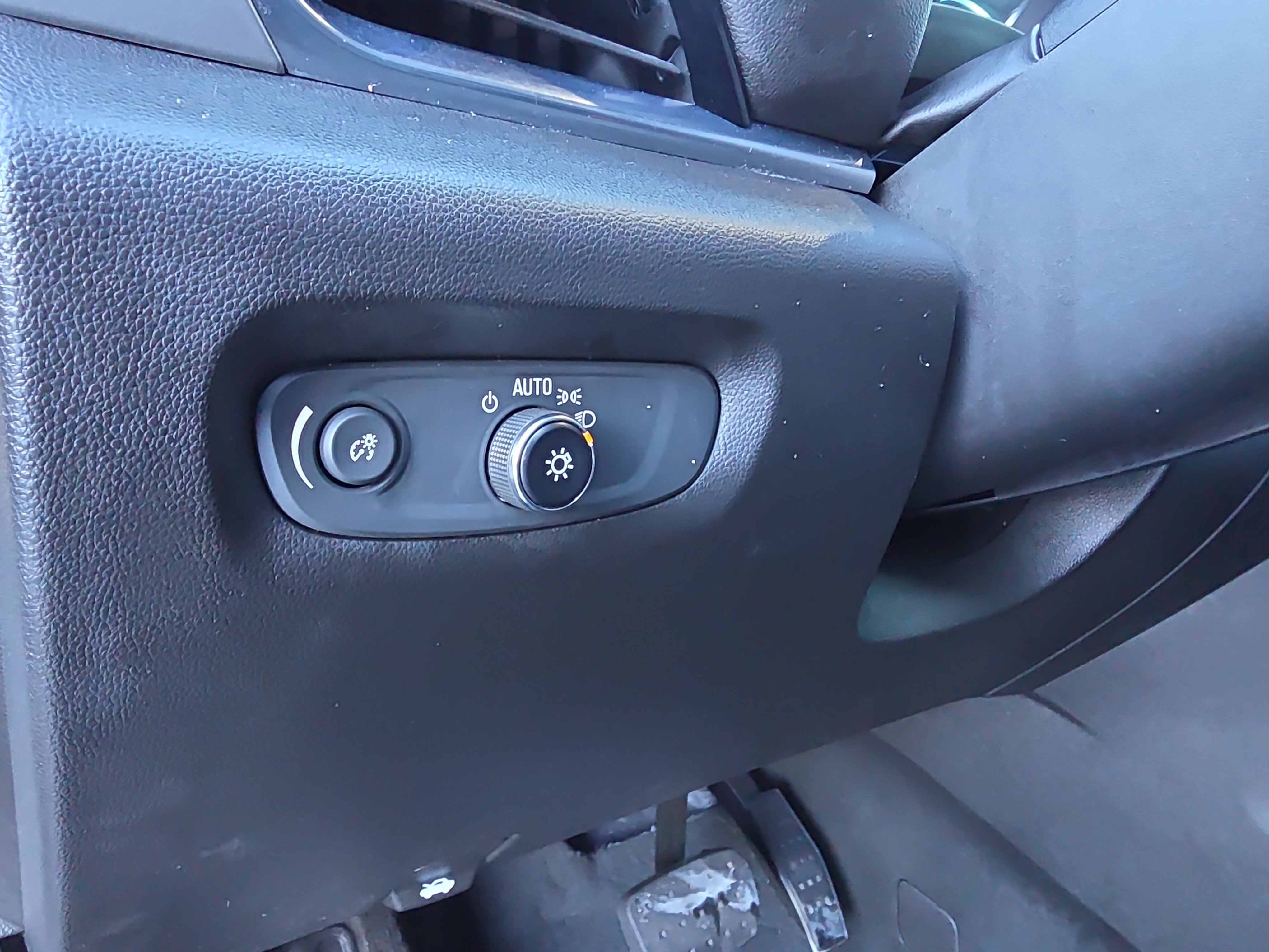 2023 Chevrolet Traverse Cloth photo 2