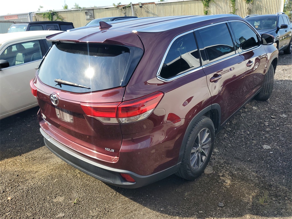 2019 Toyota Highlander SE XLE photo 3