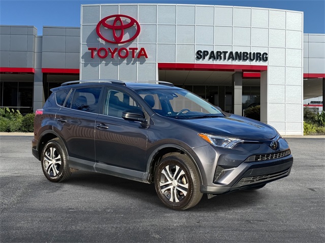 2018 Toyota RAV4 LE's photo
