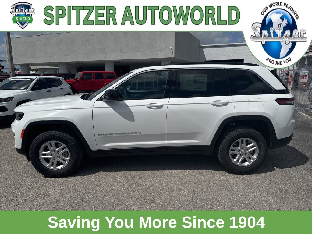 2025 Jeep Grand Cherokee Laredo photo 4