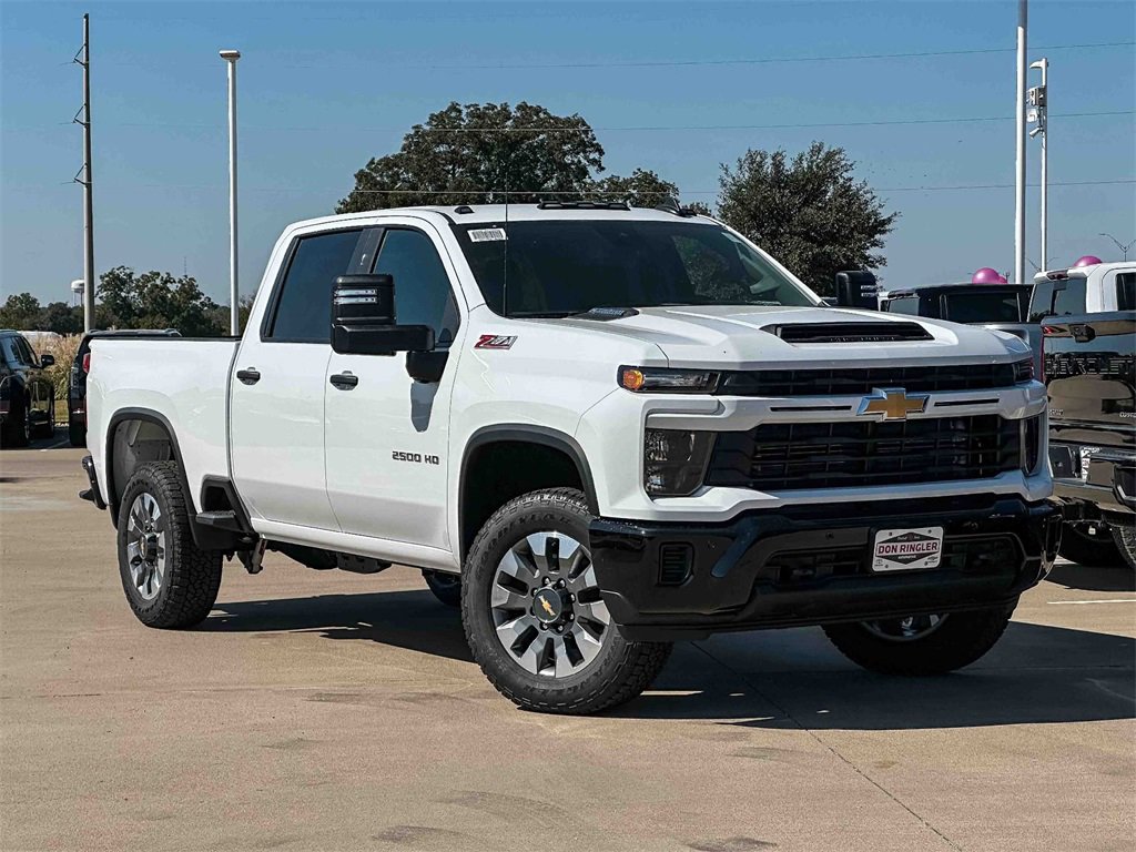 2026 Chevrolet Silverado 2500HD Custom photo 2