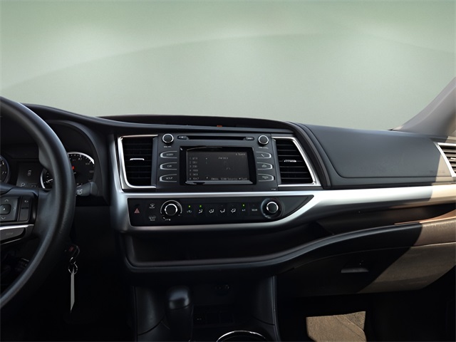 2016 Toyota Highlander LE photo 11