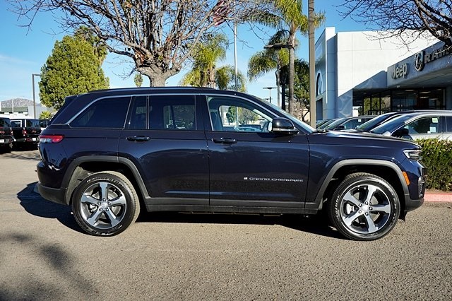 2023 Jeep Cherokee 4xe photo 7