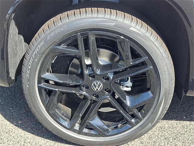 2025 Volkswagen Tiguan SE R-Line Black photo 4