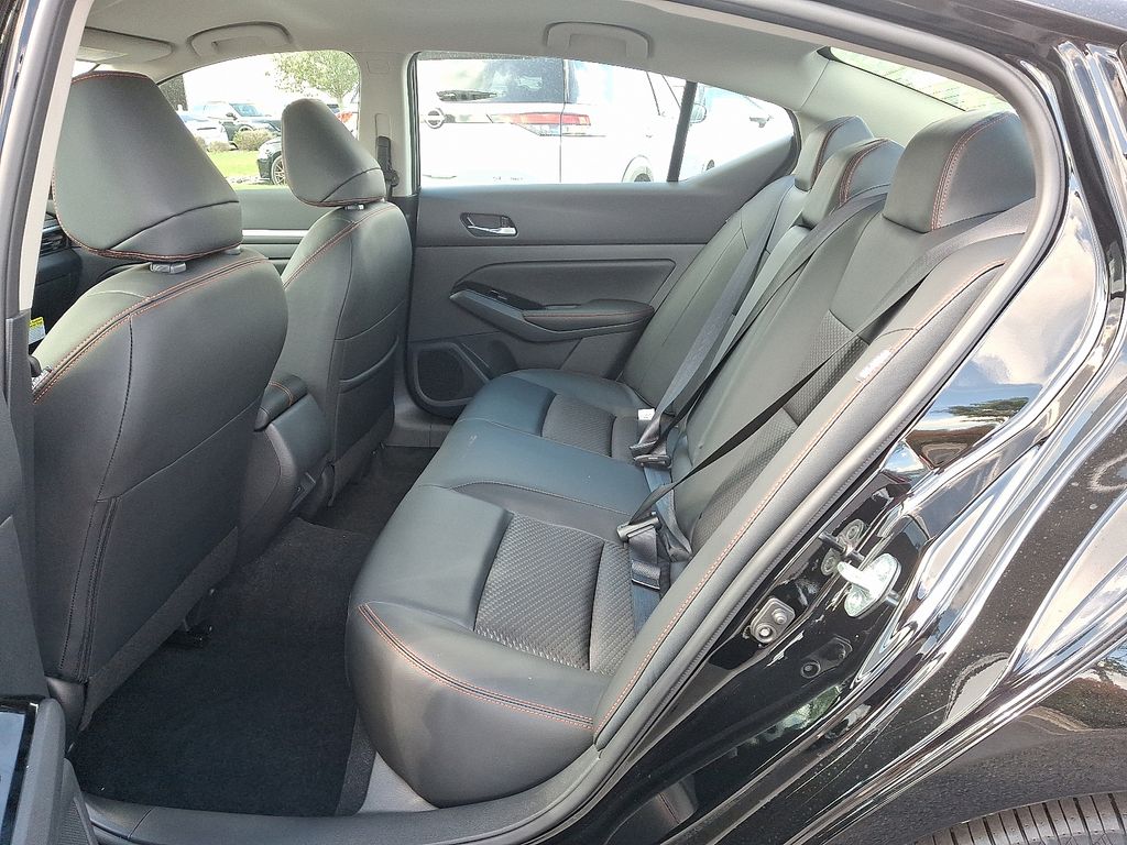 2025 Nissan Altima 2.5 SR photo 5