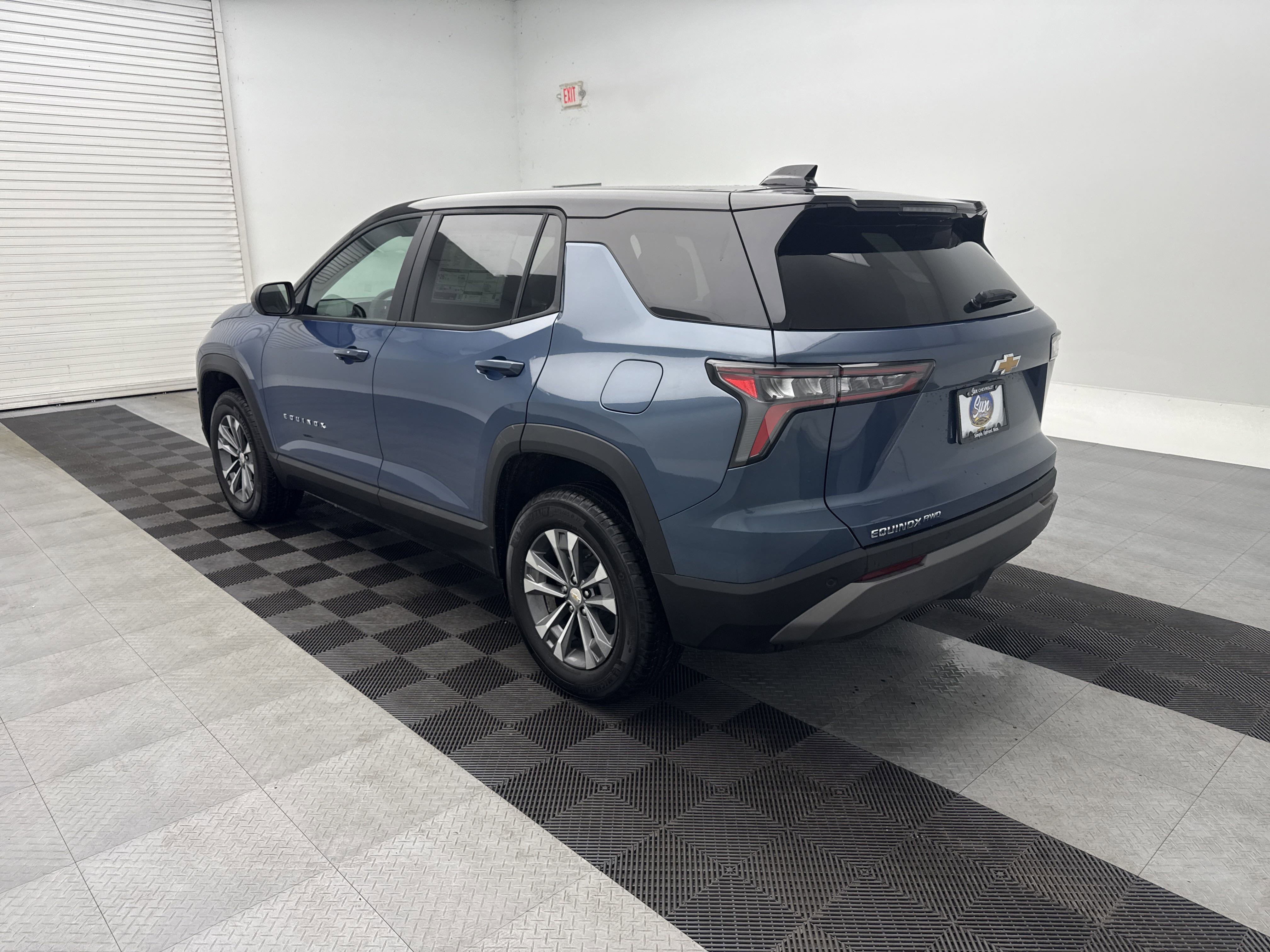 2026 Chevrolet Equinox LT photo 2