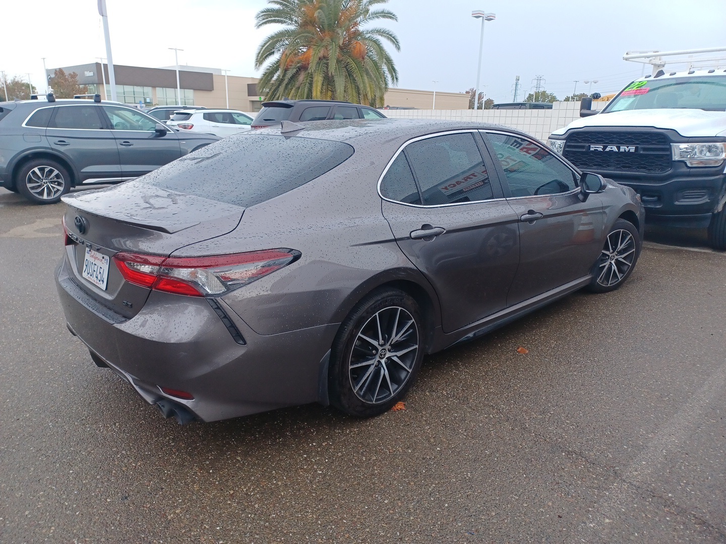 2023 Toyota Camry SE photo 4