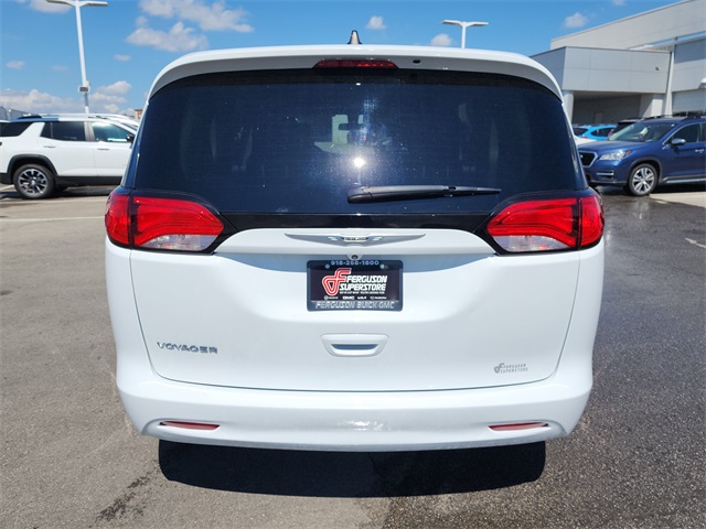 2022 Chrysler Voyager LX photo 2