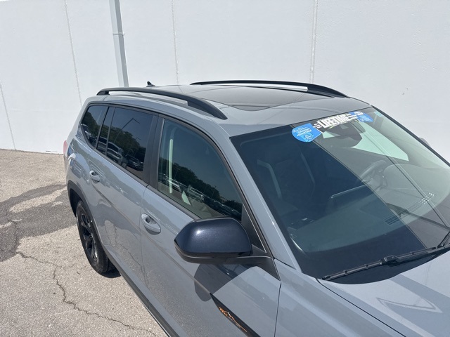 2025 Volkswagen Atlas Peak Edition SE photo 4