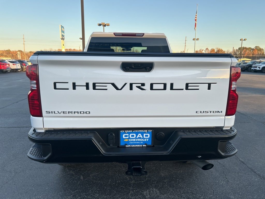 2023 Chevrolet Silverado 2500HD Custom photo 4