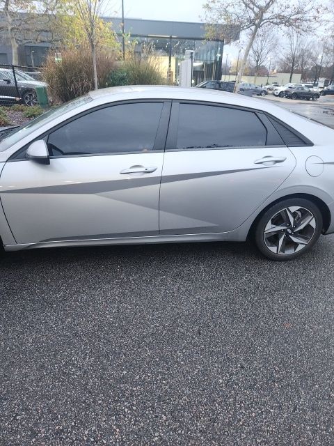 2023 Hyundai Elantra SEL Convenience photo 2