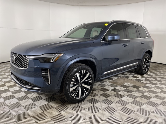 2025 Volvo XC90 Core photo 3