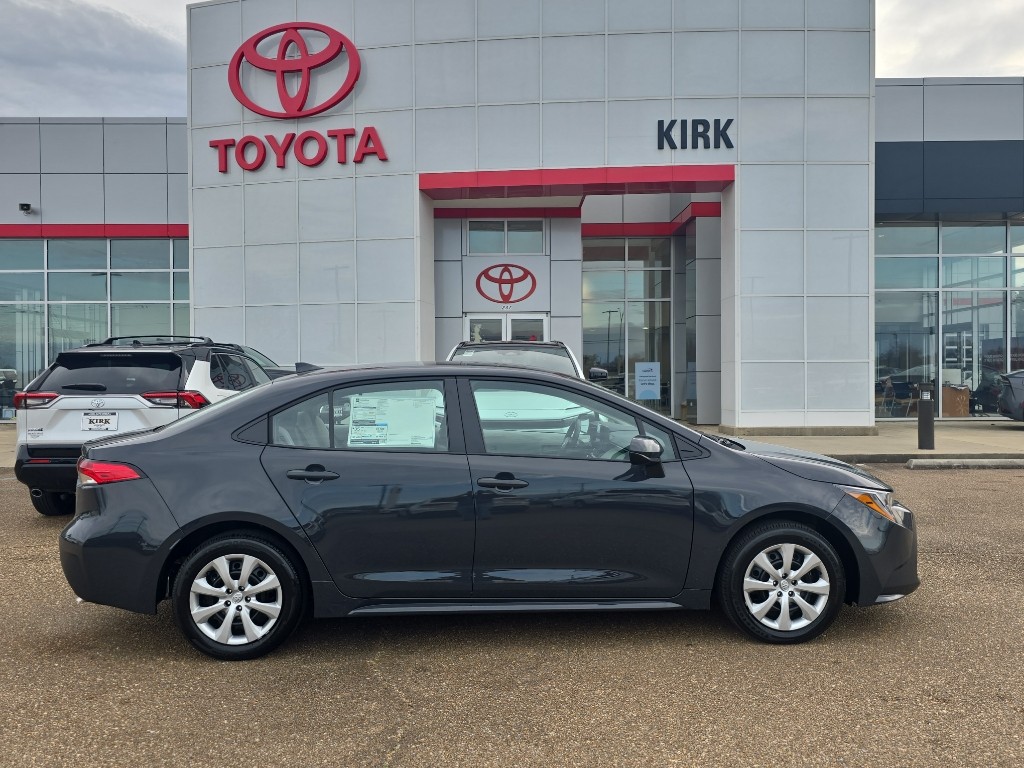 2026 Toyota Corolla LE's photo