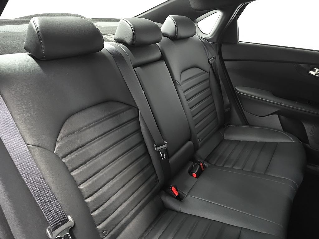 2022 Kia Forte GT-Line photo 17