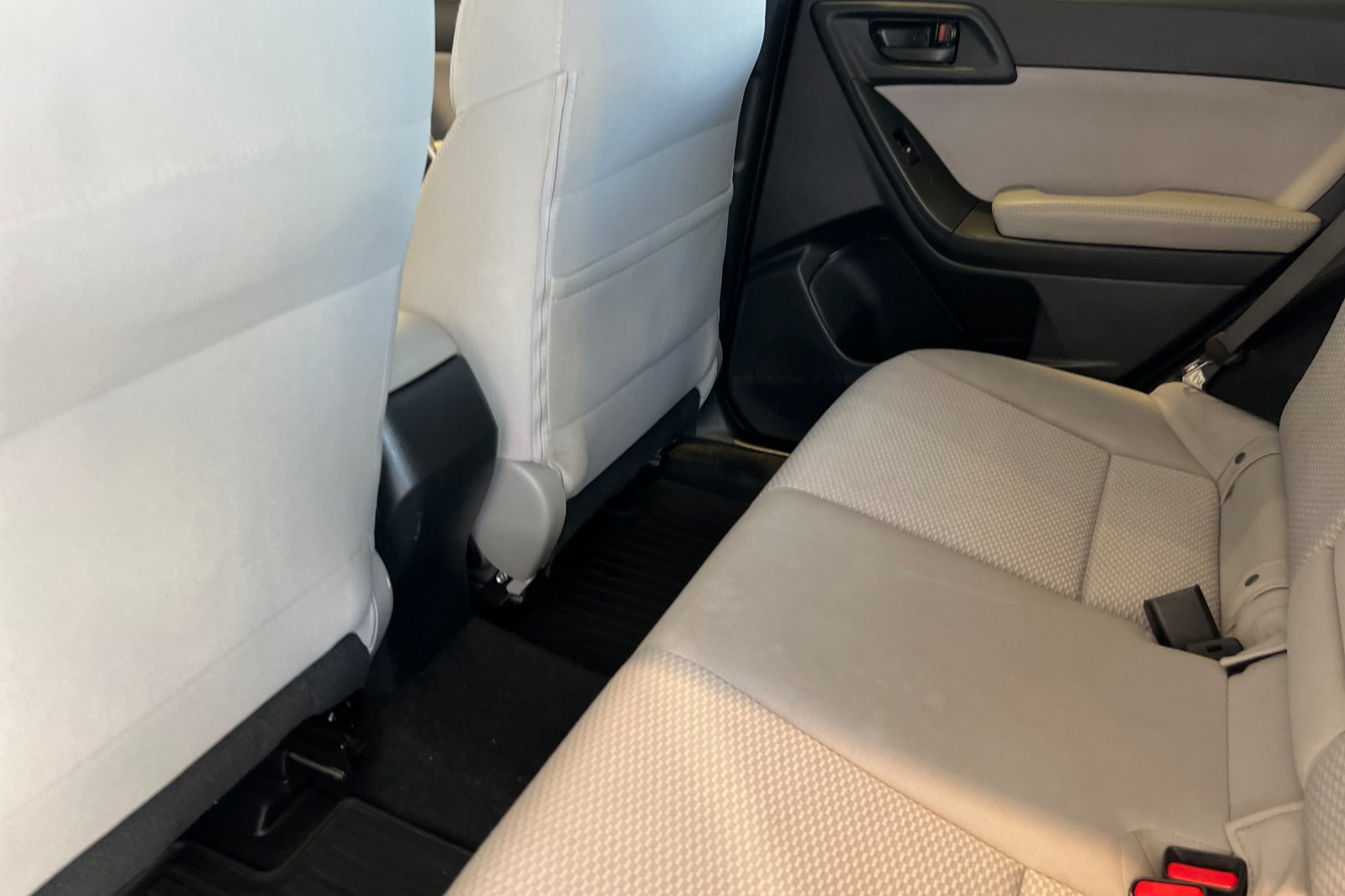 2016 Subaru Forester 2.5i Premium photo 11