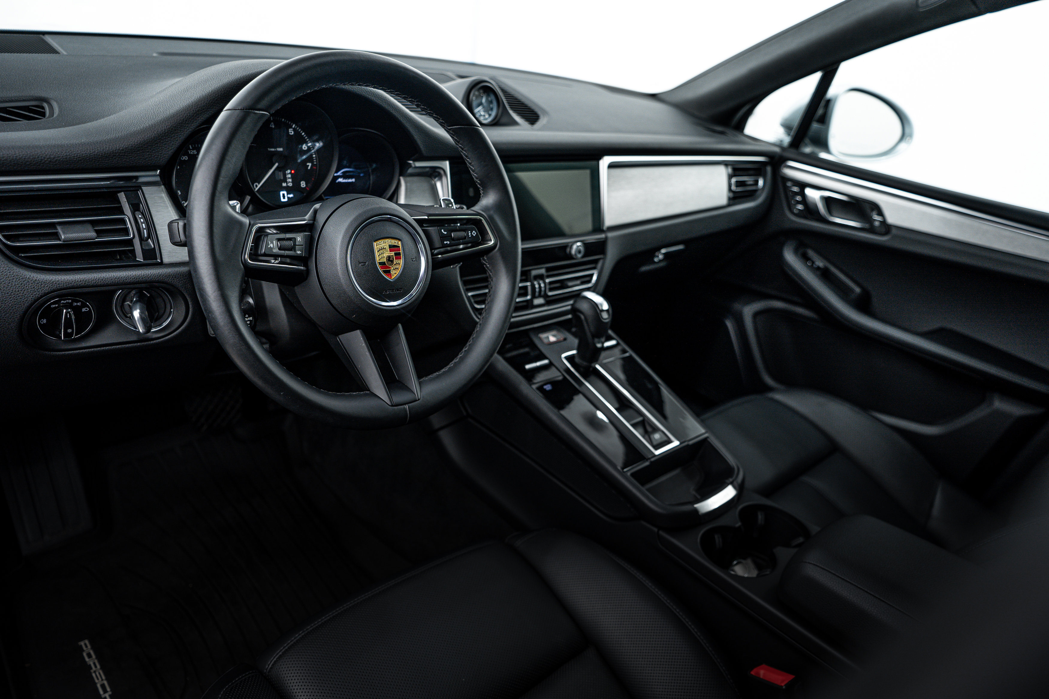 2024 Porsche Macan T photo 4