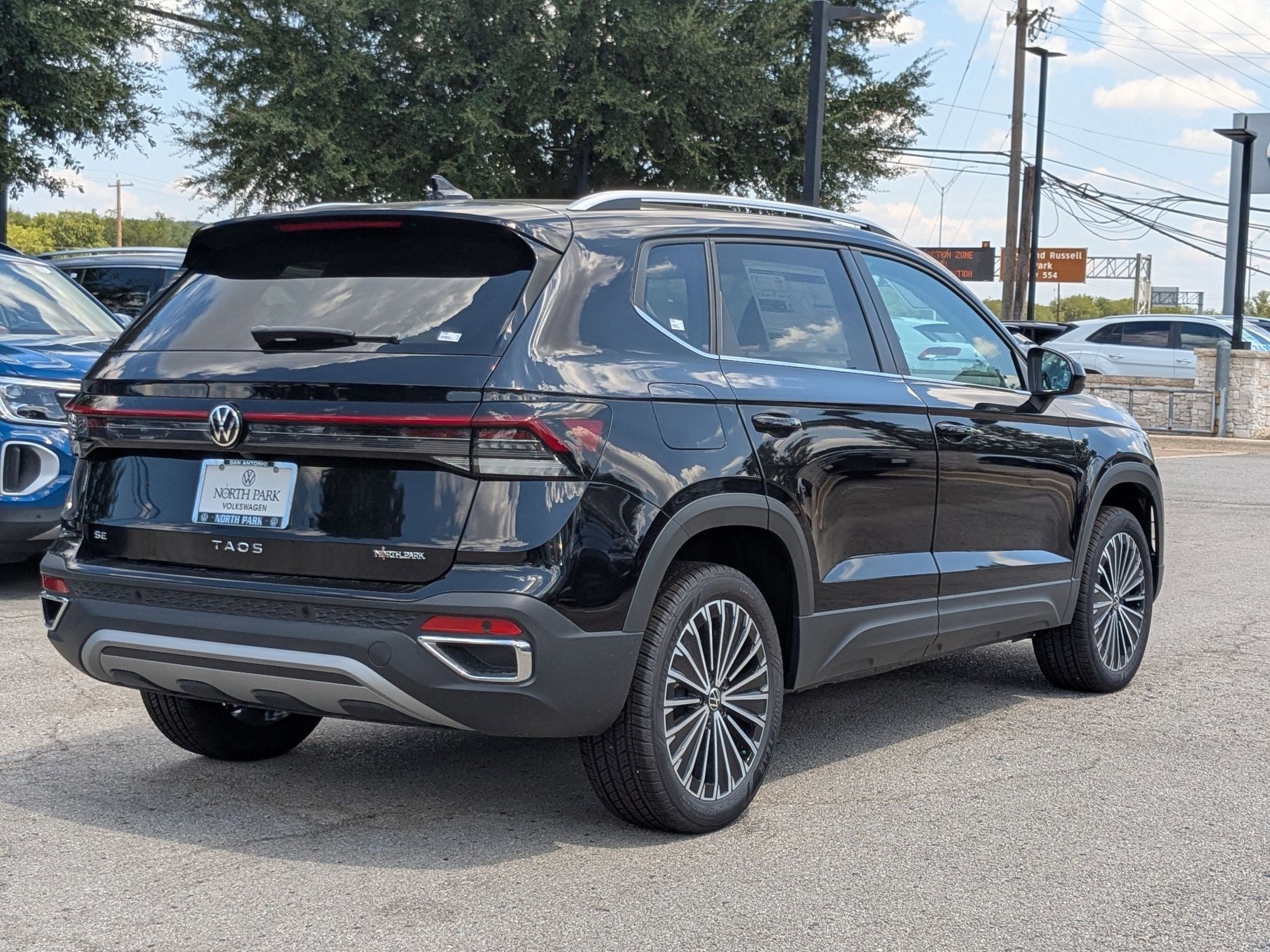 2025 Volkswagen Taos SE photo 2