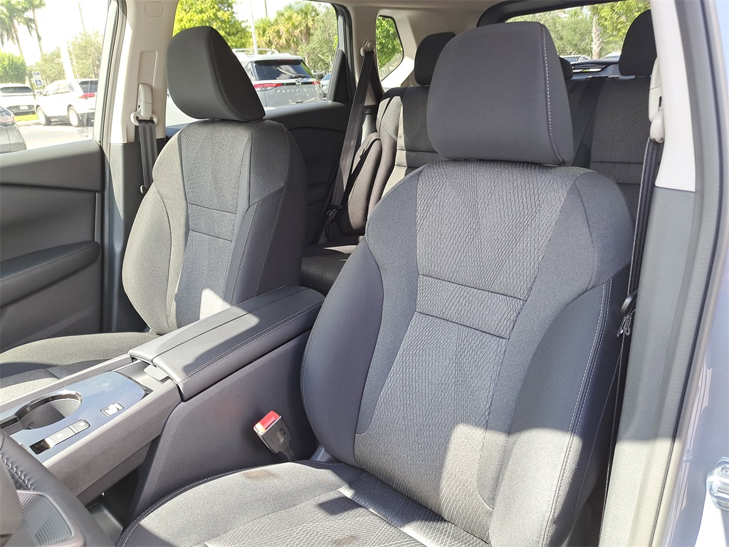2026 Nissan Rogue SV photo 20