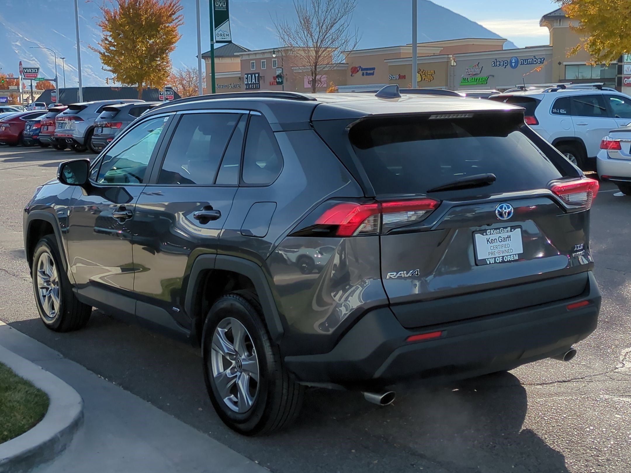 2024 Toyota RAV4 Hybrid XLE photo 4