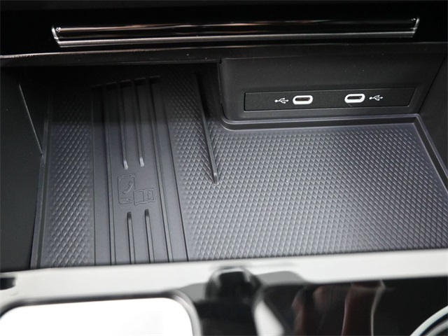 2025 Volkswagen Atlas SEL photo 3