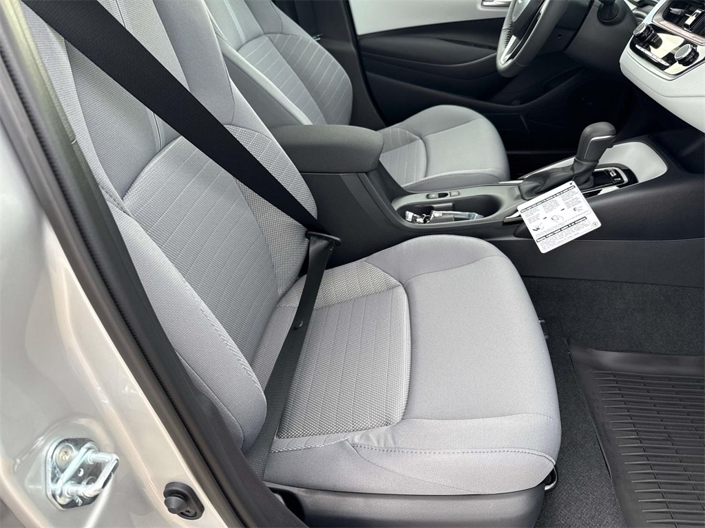 2026 Toyota Corolla SE photo 9