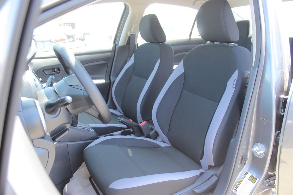 2025 Nissan Versa 1.6 S photo 11