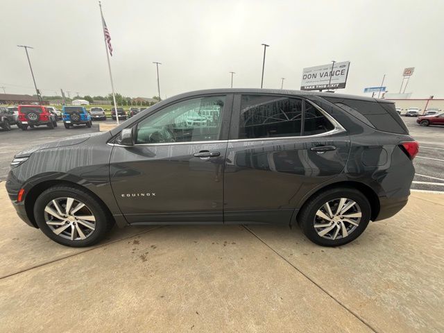 2023 Chevrolet Equinox LT photo 2