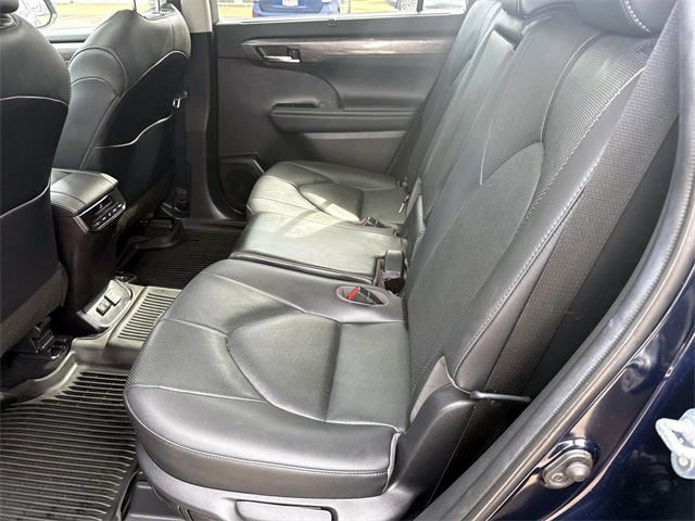 2020 Toyota Highlander Limited photo 16