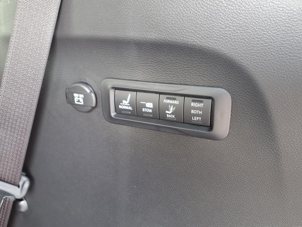 2026 Chrysler Pacifica Pinnacle photo 25