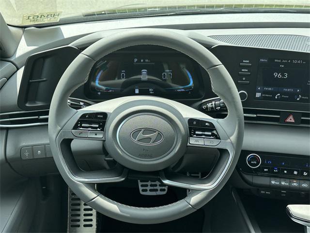 2025 Hyundai Elantra SEL Sport photo 23