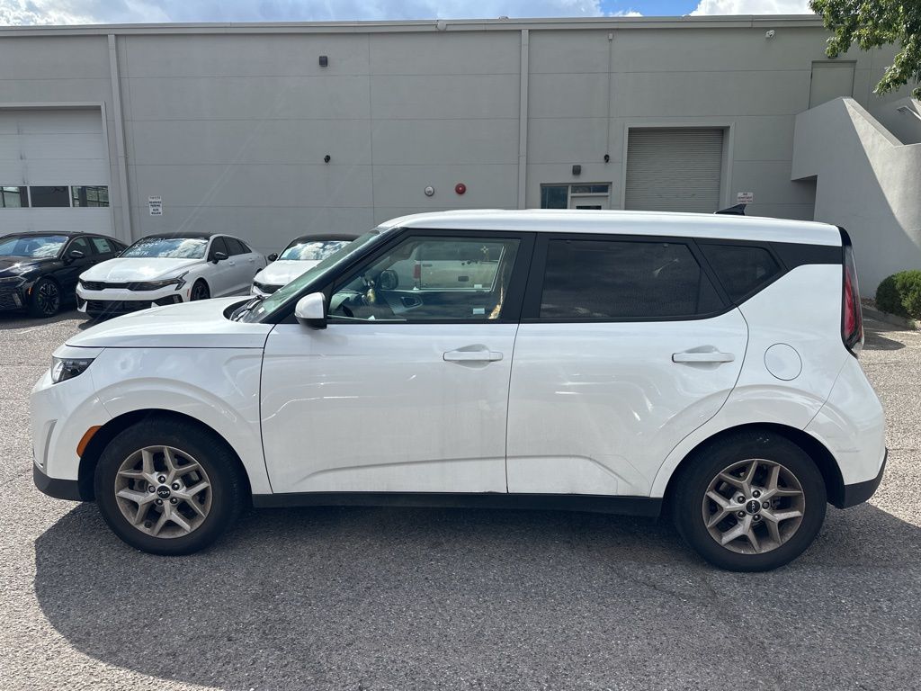 2023 Kia Soul LX photo 4
