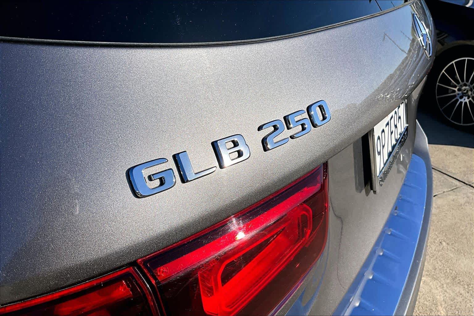 2022 Mercedes Benz GLB 250 photo 2