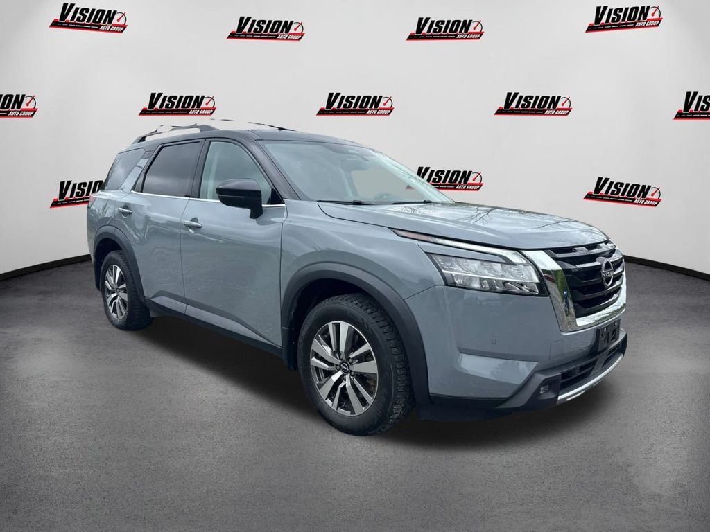 2022 Nissan Pathfinder SL photo 3