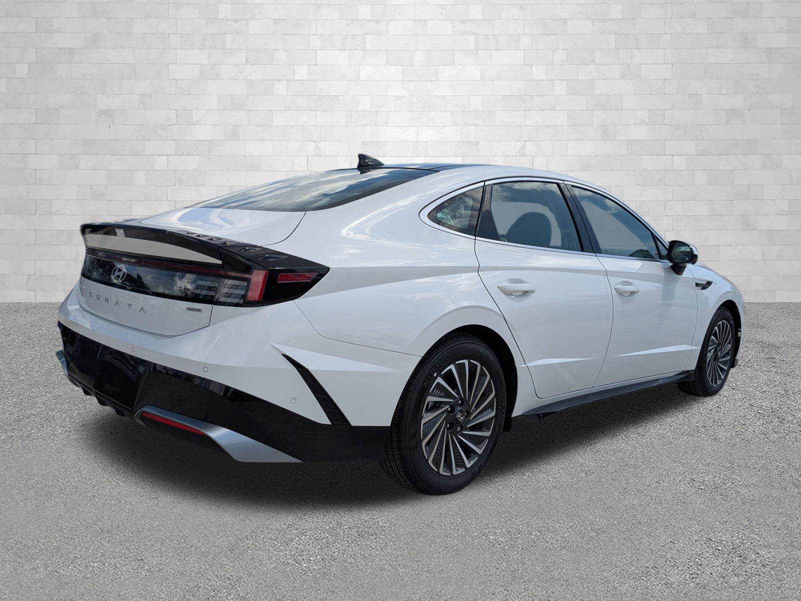2025 Hyundai Sonata Hybrid Limited photo 2