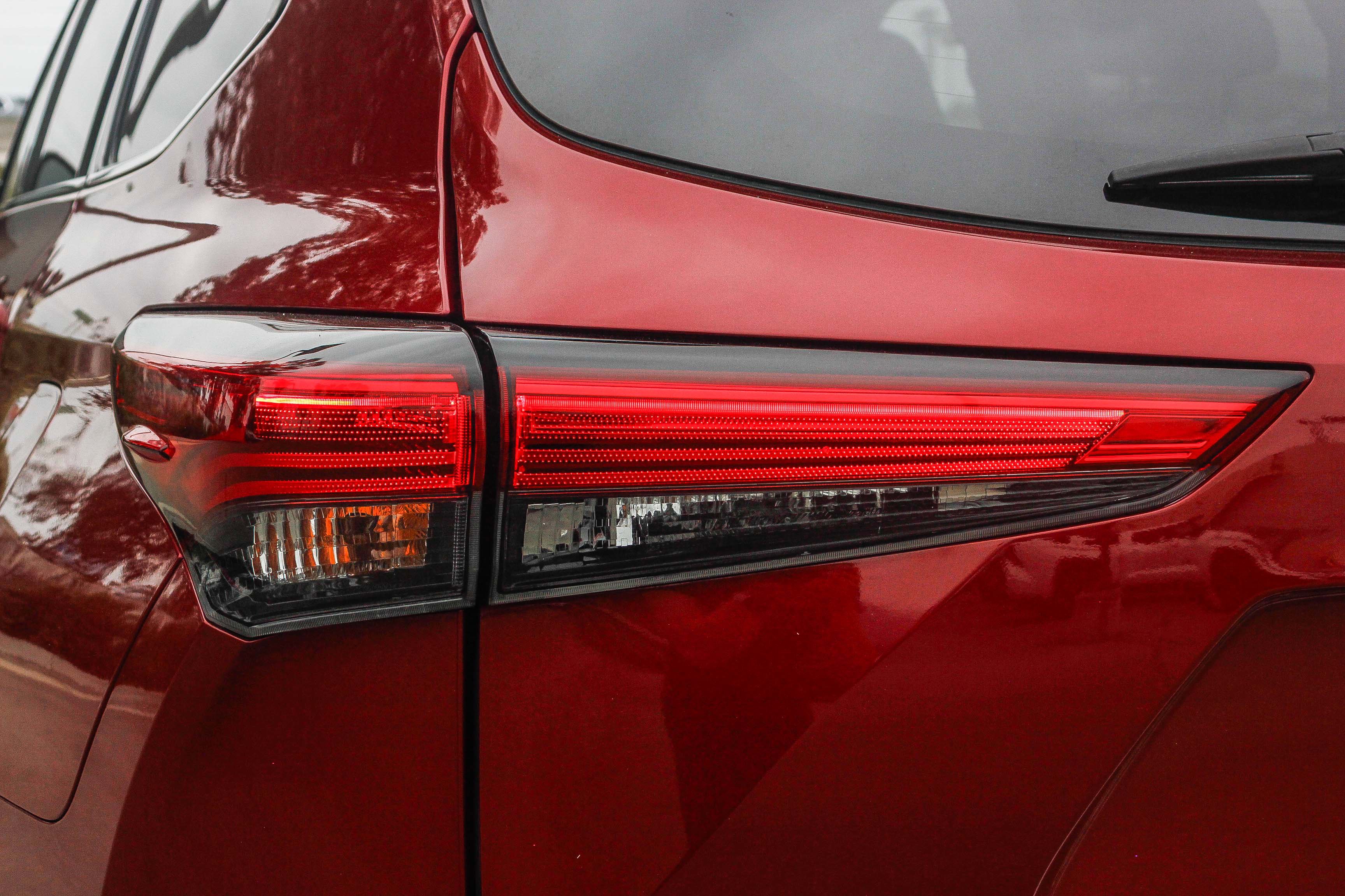 2021 Toyota Highlander Limited Hybrid photo 3