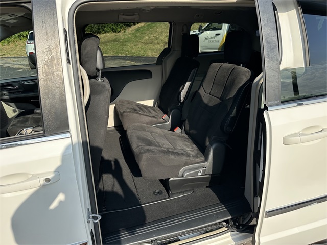 2012 Chrysler Town & Country Touring photo 13