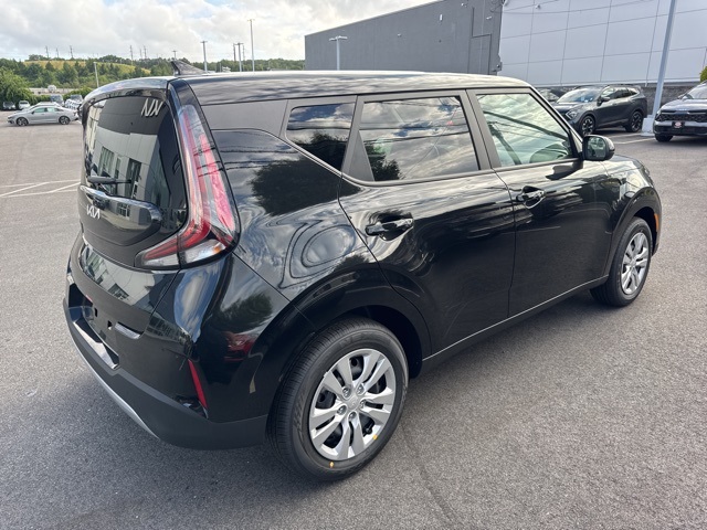 2025 Kia Soul LX photo 2