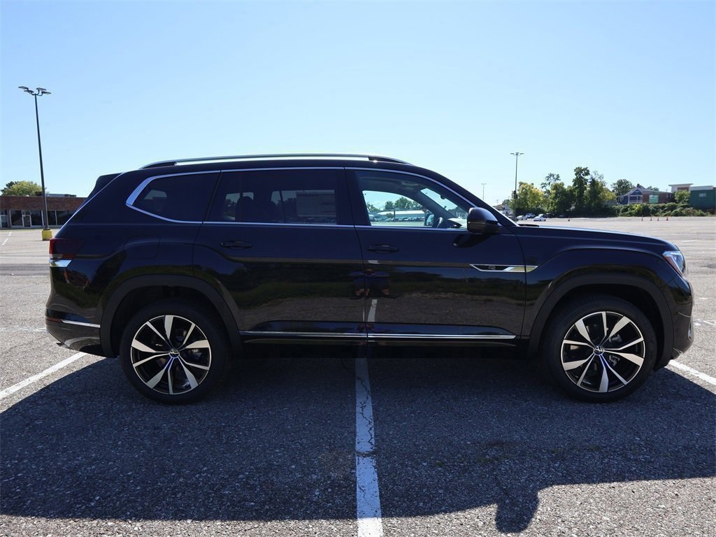 2025 Volkswagen Atlas SEL Premium R-Line photo 5