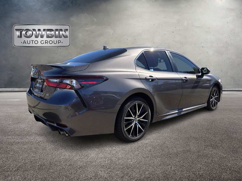 2022 Toyota Camry SE photo 4