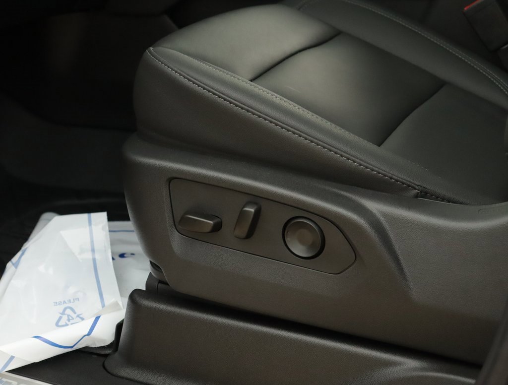 2025 Chevrolet Suburban LT photo 22