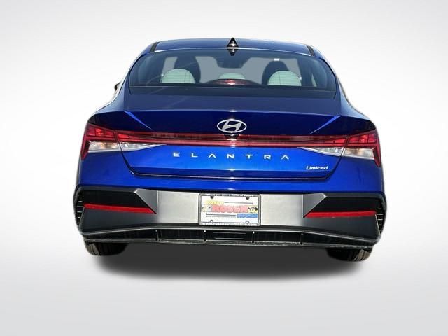 2025 Hyundai Elantra Limited photo 4