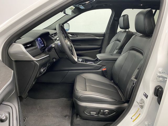 2025 Jeep Grand Cherokee Limited photo 4