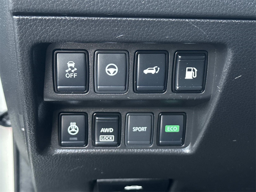 2019 Nissan Rogue SV photo 25