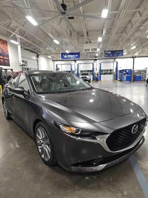 2025 Mazda Mazda3 2.5 s Preferred photo 4