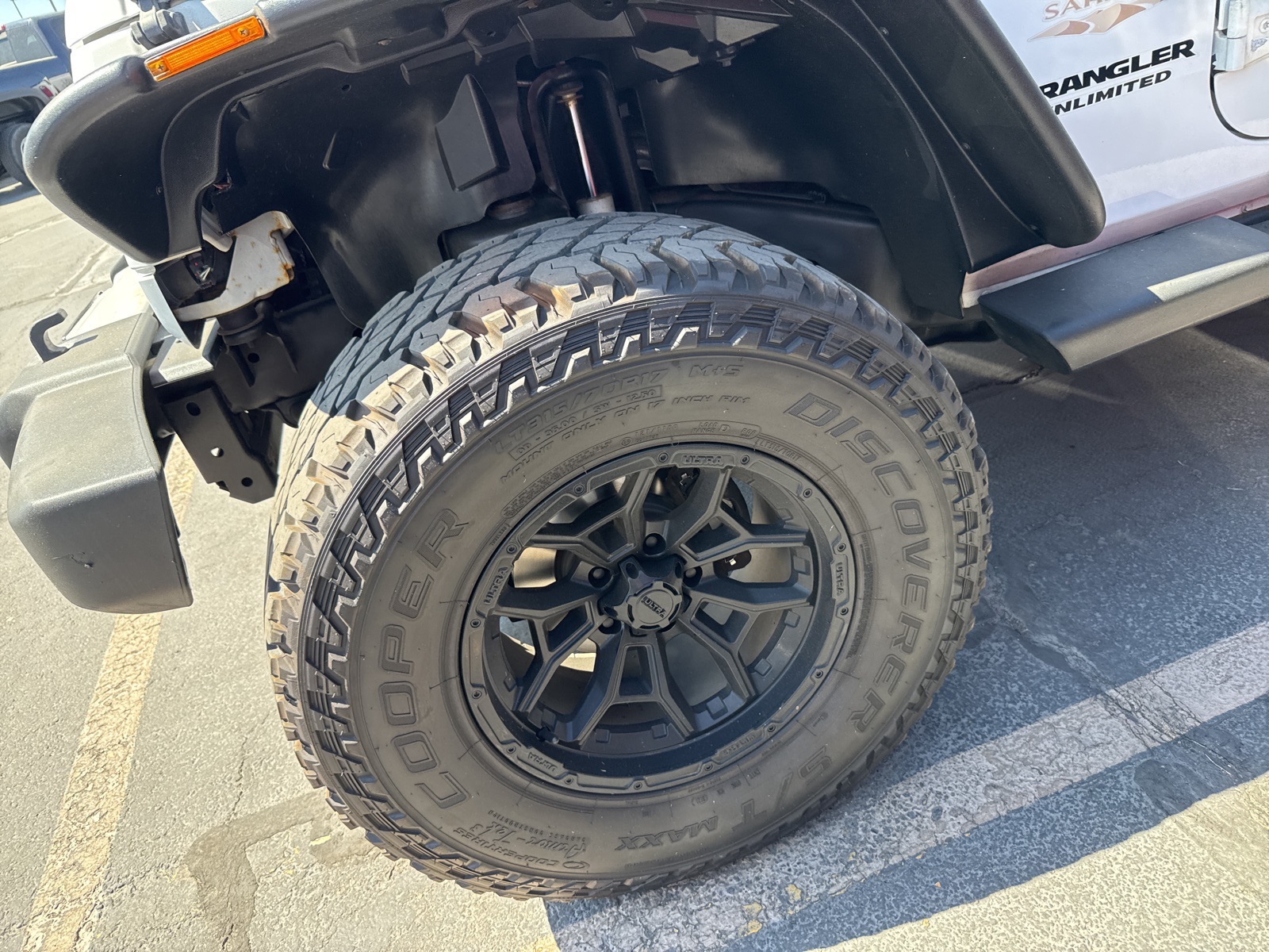 2013 Jeep Wrangler Unlimited Sahara photo 2