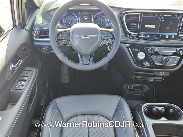 2026 Chrysler Pacifica photo 4