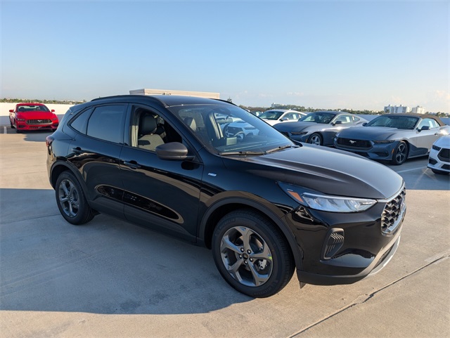2026 Ford Escape ST-Line photo 2