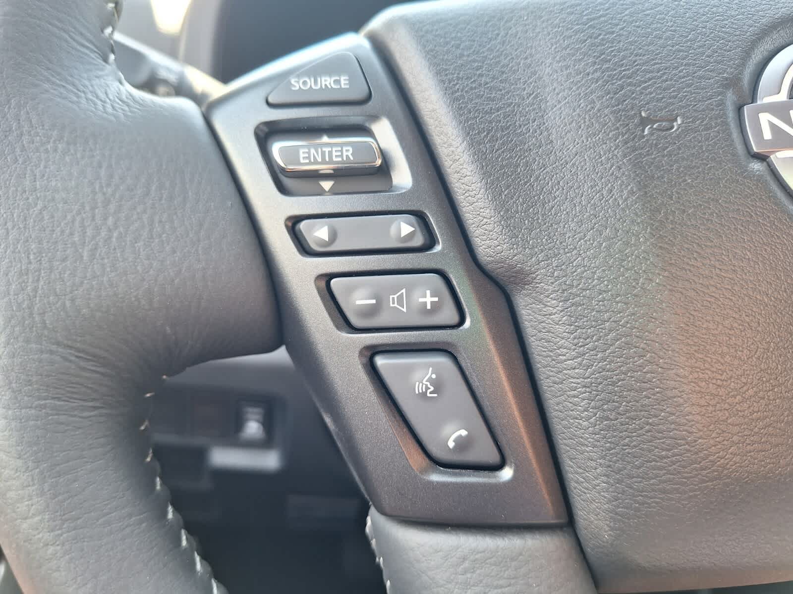 2025 Nissan Frontier Crew Cab SV photo 13