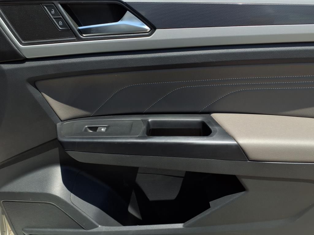 2021 Volkswagen Atlas V6 SE Technology R-Line photo 25